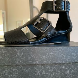 Donald Pliner Olive Sandal.